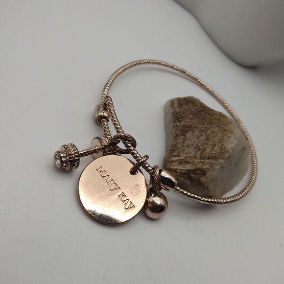 Mary Kay rose gold strength charm bracelet - Picture 1 of 3